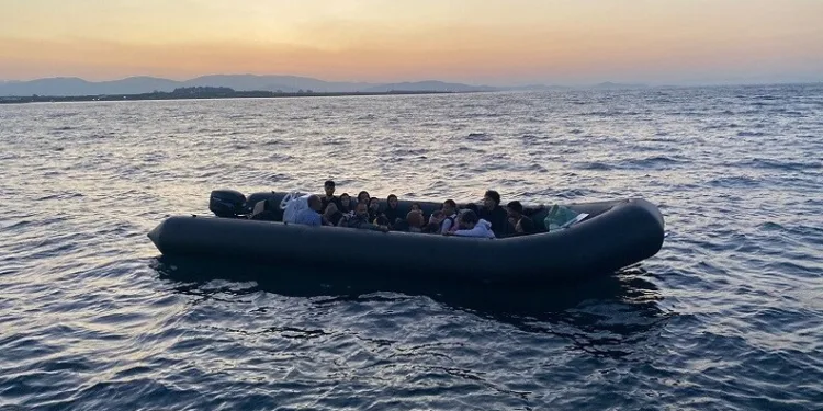 Motosiklet ile otomobil çarpıştı: 2 yaralı
