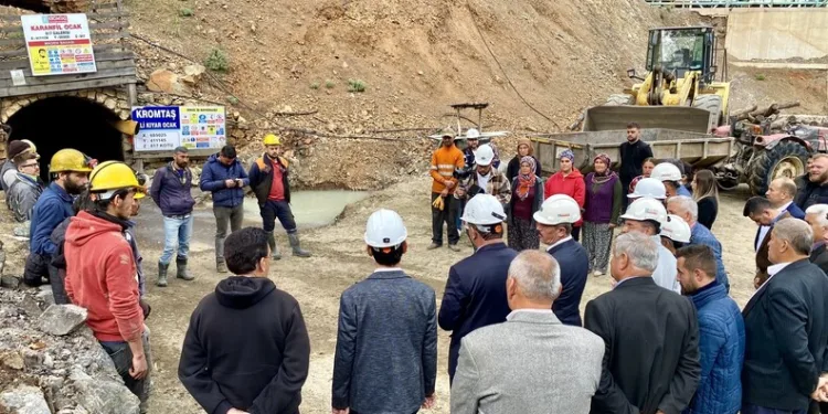 Motosiklet ile otomobil çarpıştı: 2 yaralı