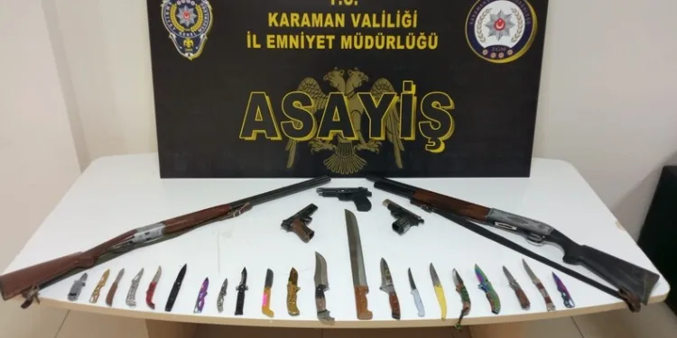 Motosiklet ile otomobil çarpıştı: 2 yaralı