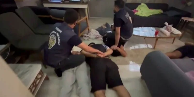 Bin 871 parça antika sikkeler yurt dışına kaçırıldı