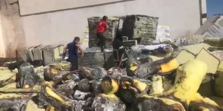 Elazığ’da yalıtım malzemelerinin olduğu depoda yangın