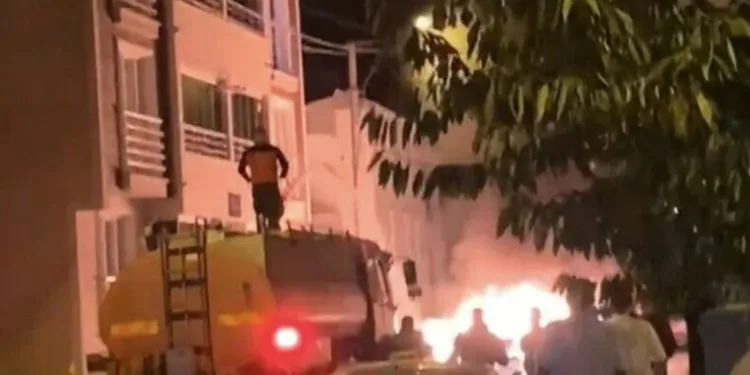 Elazığ’da yalıtım malzemelerinin olduğu depoda yangın