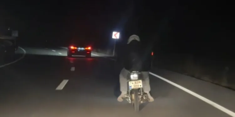 Park halindeki motosiklet çalındı