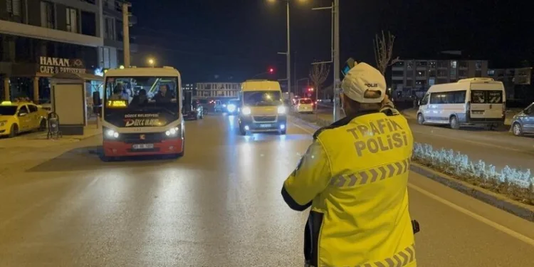 Düzce’de denetimlerde 207 araç trafikten men edildi