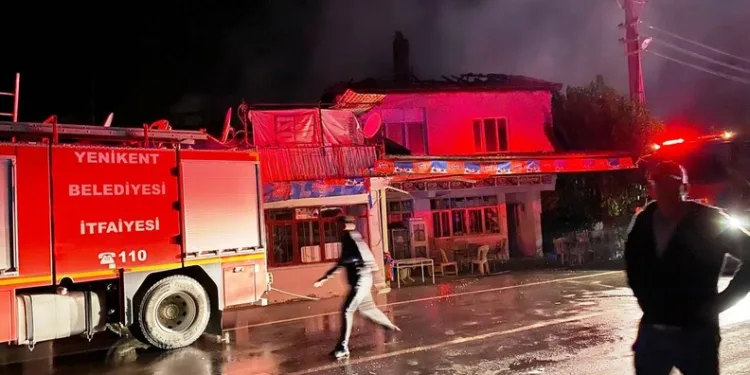 Şaphane’de çıkan yangından 2 ev tamamen yandı, 1 evde hasar oluştu