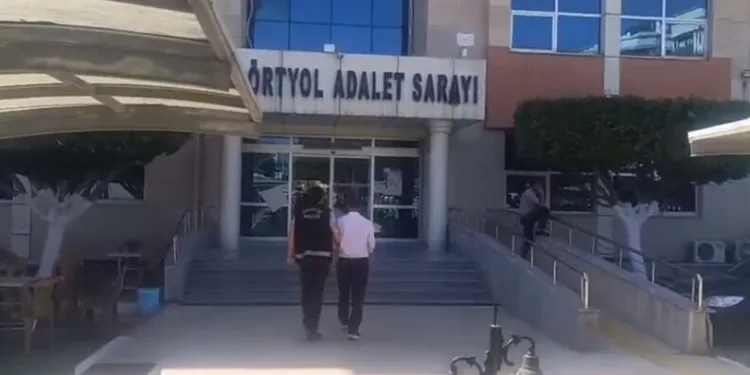 Şaphane’de çıkan yangından 2 ev tamamen yandı, 1 evde hasar oluştu