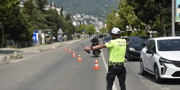 Şaphane’de çıkan yangından 2 ev tamamen yandı, 1 evde hasar oluştu