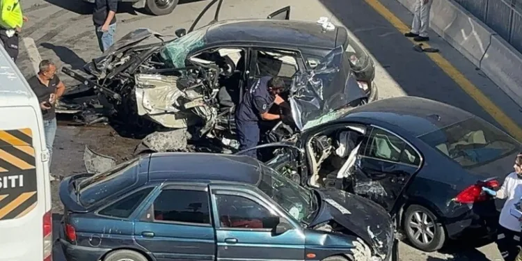 Şaphane’de çıkan yangından 2 ev tamamen yandı, 1 evde hasar oluştu