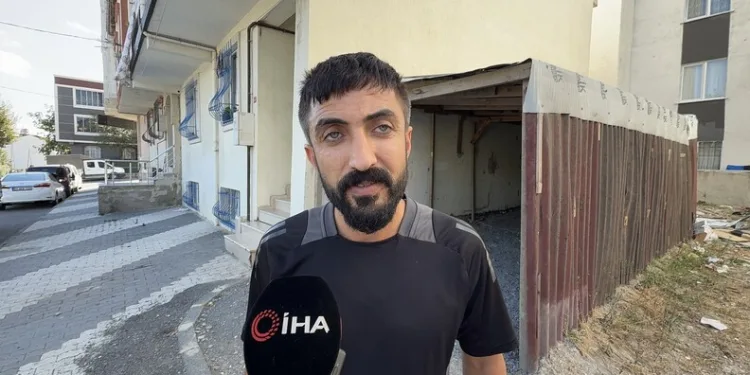 Seyir halindeki araç alev aldı, sürücü kendini dışarı atarak kurtuldu
