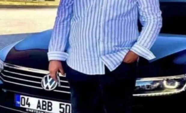 Seyir halindeki araç alev aldı, sürücü kendini dışarı atarak kurtuldu