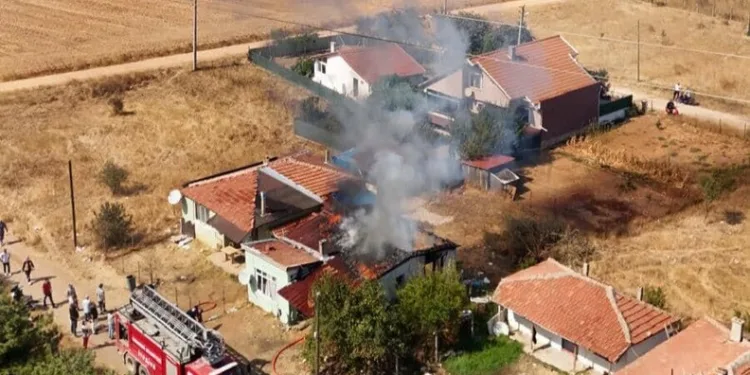 Babaeski’de ev yangını korkuttu