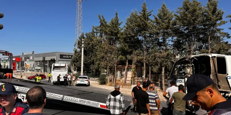 Aracı arızalanmış gibi davranan ehliyetsiz sürücü polisin dronlu takibi ile yakalandı