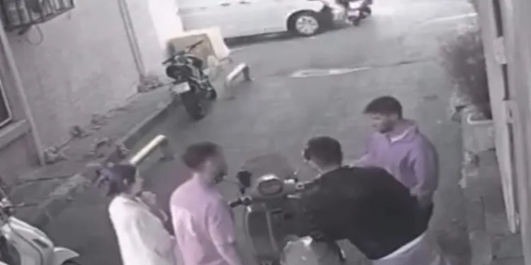 Madde krizine giren kişi caminin tuvalet camlarını parçaladı