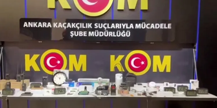 Madde krizine giren kişi caminin tuvalet camlarını parçaladı