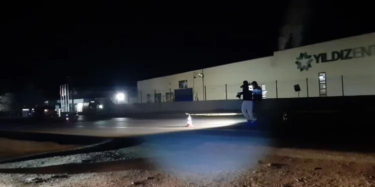 Madde krizine giren kişi caminin tuvalet camlarını parçaladı