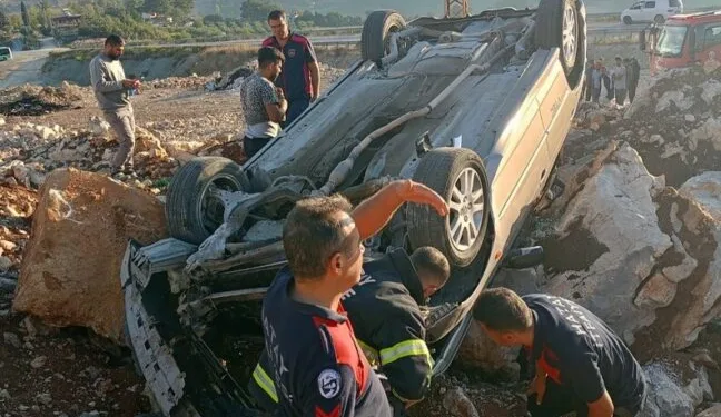 Madde krizine giren kişi caminin tuvalet camlarını parçaladı