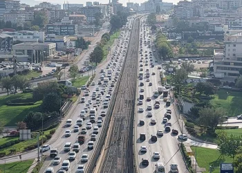 Okullar açıldı, Bursa’da trafik kilitlendi