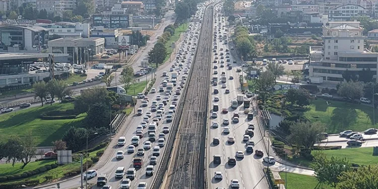 Okullar açıldı, Bursa’da trafik kilitlendi