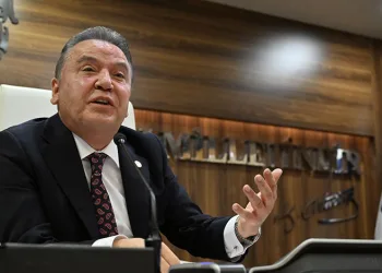 Muhittin Böcek hastaneye sevk edildi