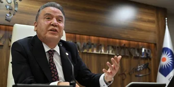 Muhittin Böcek hastaneye sevk edildi