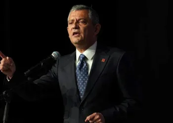 Özgür Özel yeniden CHP Genel Başkanı seçildi