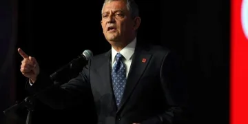Özgür Özel yeniden CHP Genel Başkanı seçildi