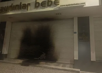 Bursa’da mağazayı ateşe veren şahıs video çekti