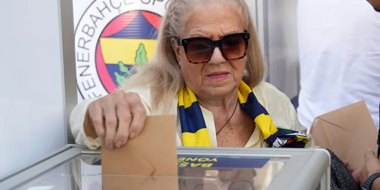 Fenerbahçe’de oy kullanma işlemi başladı
