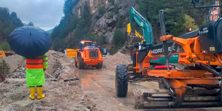 Rize-Erzurum kara yolu ulaşıma açıldı