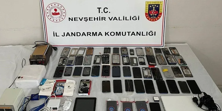 Nevşehir’de kaçak telefon operasyonu: 2 gözaltı