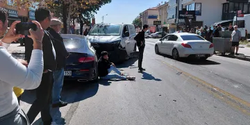 Ankara’da ticari araç ile otomobil çarpıştı: 2 yaralı