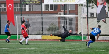 Osmangazi’de geleneksel halı saha turnuvası başladı