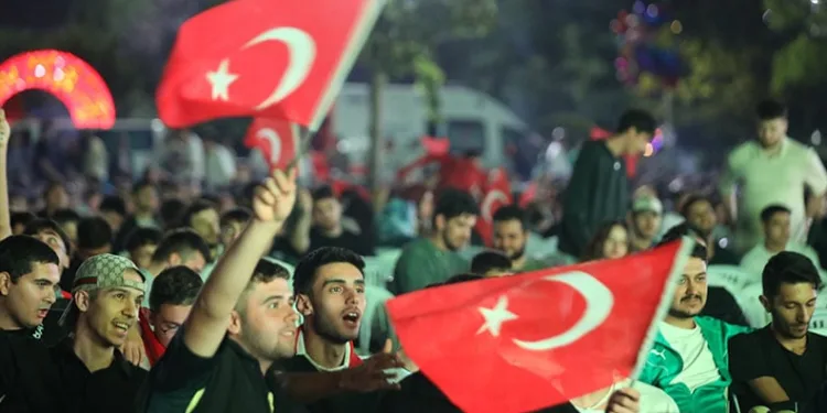 Bursa’da maçlar dev ekrana yansıdı