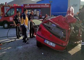 Niğde-Pozantı Otoyolu’nda feci kaza: 2 ölü, 3 yaralı