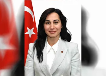 Özlem Gürzel CHP’den istifa etti