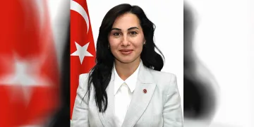 Özlem Gürzel CHP’den istifa etti