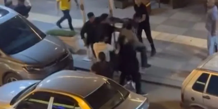 Ankara’da tekmeli yumruklu park kavgası kamerada