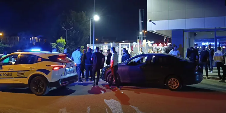 Mobilyacının yaptığı ahşap silah polisi harekete geçirdi