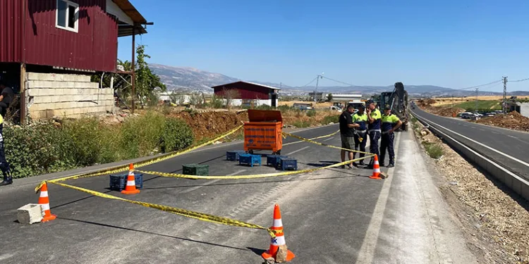 İş makinesi kardeşlere çarptı: 2 yaşındaki Hatice öldü