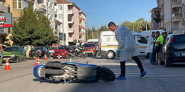 Ekmek alıp evine dönen yaşlı adama motosiklet çarptı