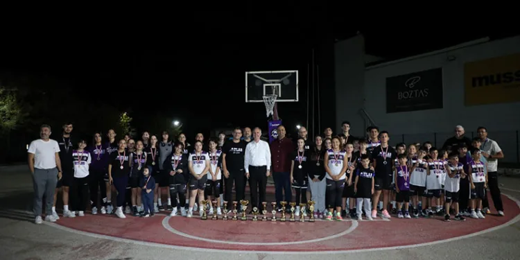 Sokak basketbolunda kupalar sahiplerini buldu
