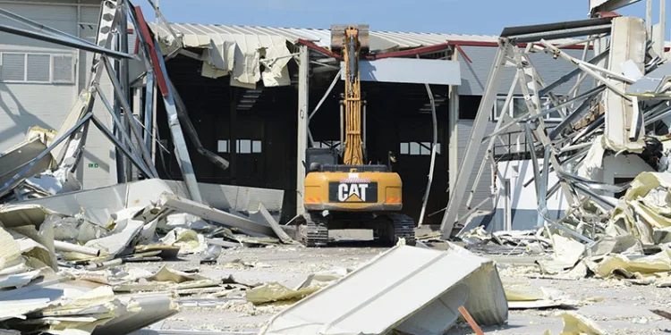 Tahtalı Mahallesi’nde 3 kaçak yapı yıkıldı