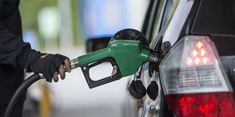 Benzine zam bekleniyor
