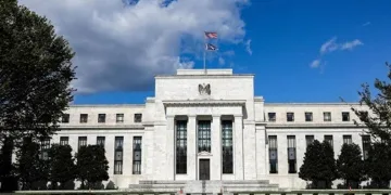 Fed faizi düşürdü