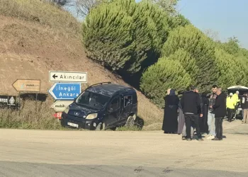 Bursa’da kamyonet kanala uçtu: 5 yaralı