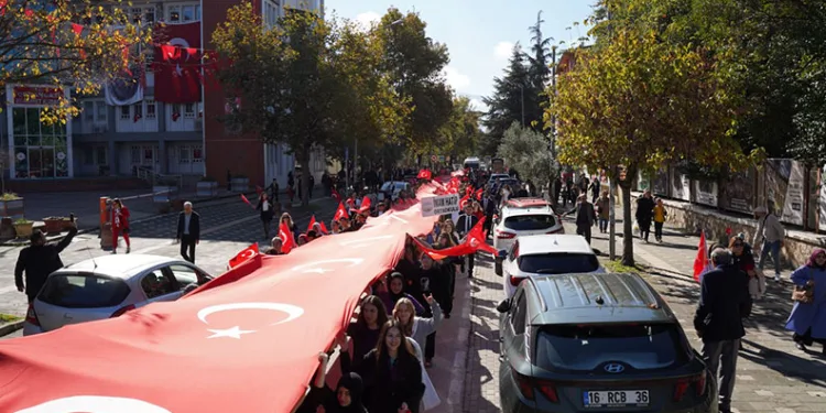 Orhangazi’de Cumhuriyet Coşkusu Sokaklara Taştı