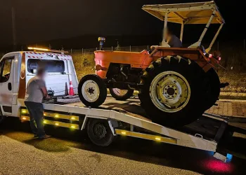 Bursa’da otoyolda traktörle seyir halindeki sürücüye ceza
