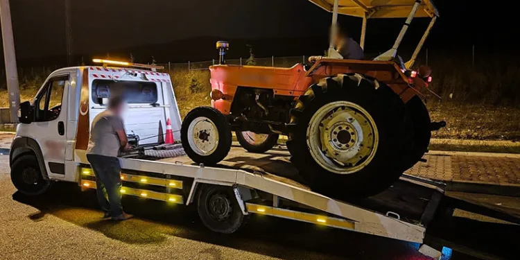Bursa’da otoyolda traktörle seyir halindeki sürücüye ceza