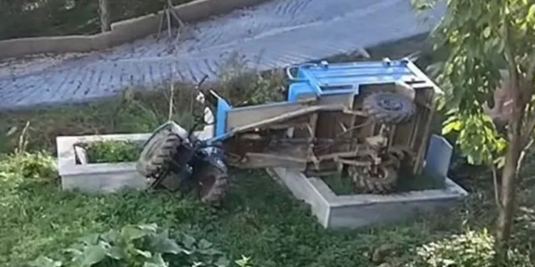 Kastamonu’da devrilen patpatın altında kalan sürücü yaralandı