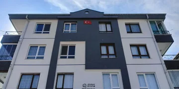 Komşu cinayetinde aileler arası husumet iddiası